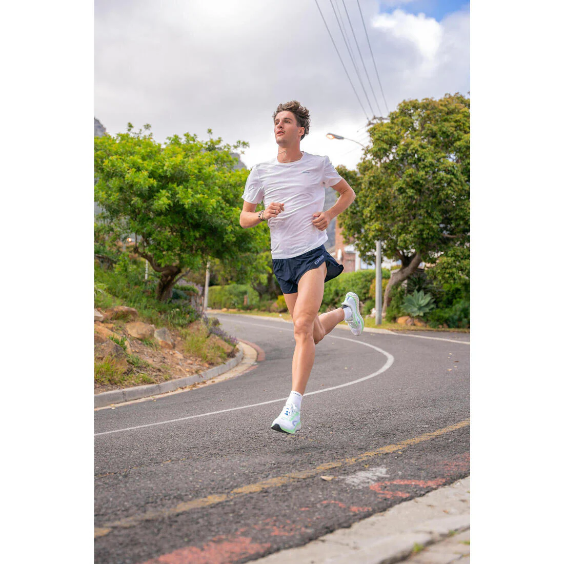 CALCETINES DE RUNNING KIPRUN RUN900 GRUESOS MID NEGROS - Image 18