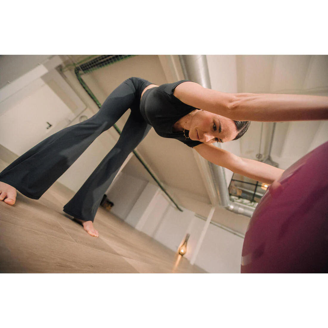 Leggings Yoga/Pilates Breathe Mujer Negro Corte Acampanado - Image 7