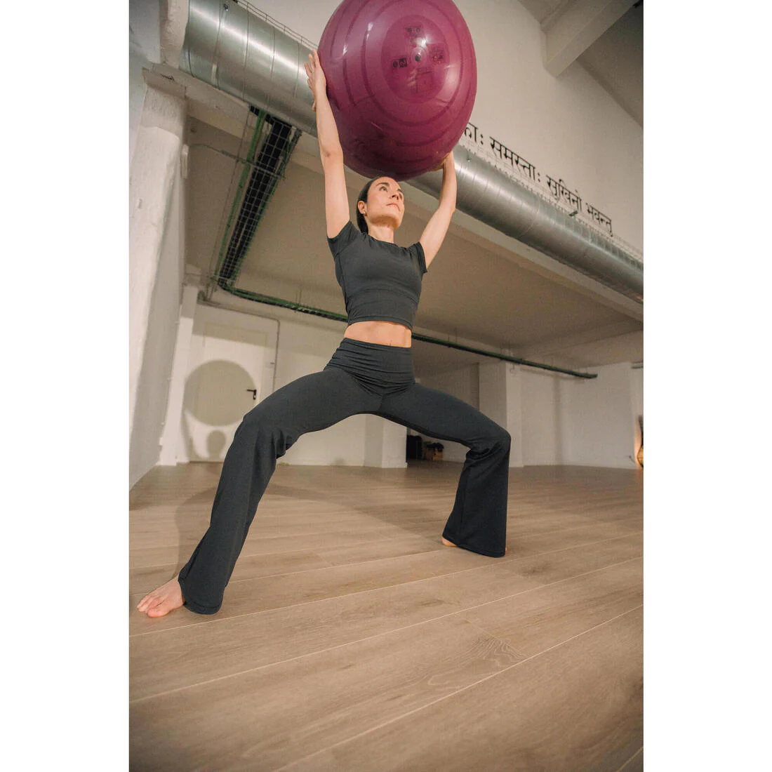 Leggings Yoga/Pilates Breathe Mujer Negro Corte Acampanado - Image 9