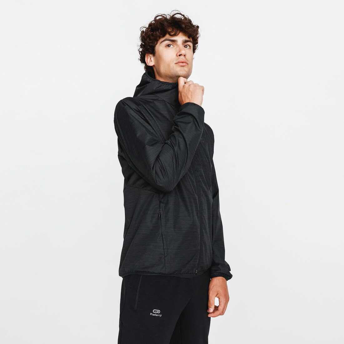 CHAQUETA IMPERMEABLE DE RUNNING HOMBRE KIPRUN RUN 100 NEGRO - Image 11