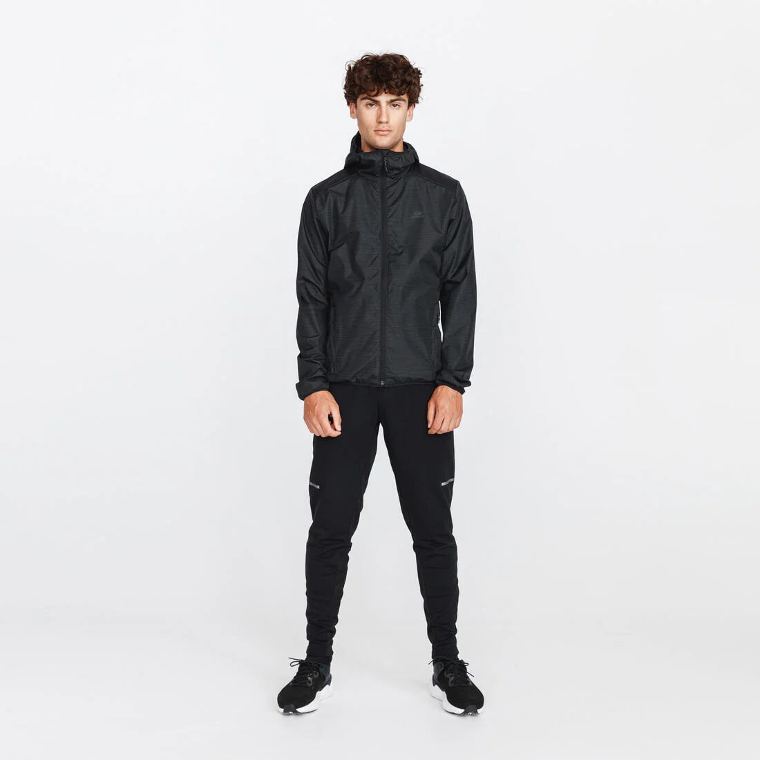 CHAQUETA IMPERMEABLE DE RUNNING HOMBRE KIPRUN RUN 100 NEGRO - Image 2