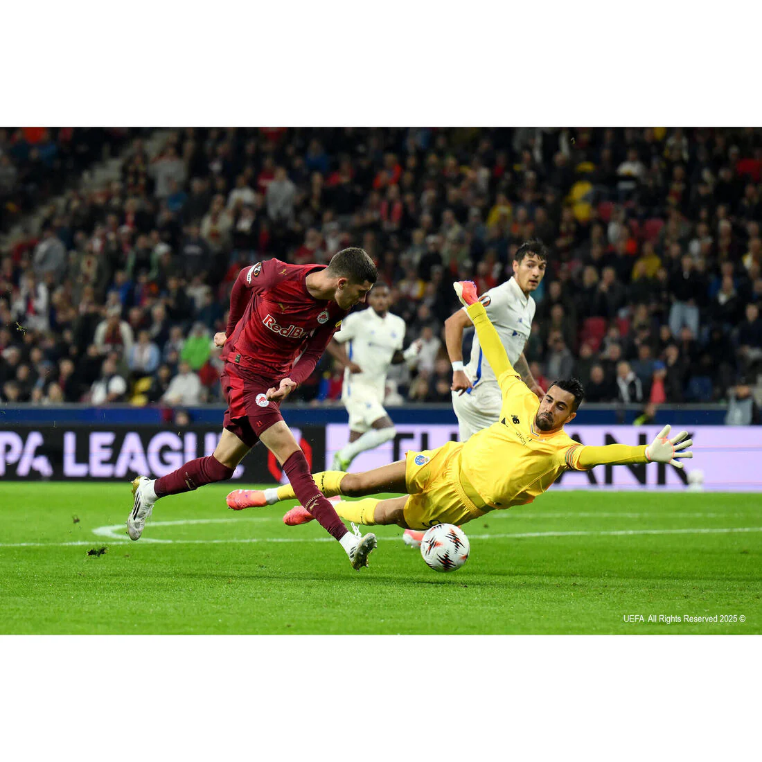 Pelota de Fútbol Oficial UEFA Europa League 25/26 N° 5 - Con Caja de Colección - Image 13