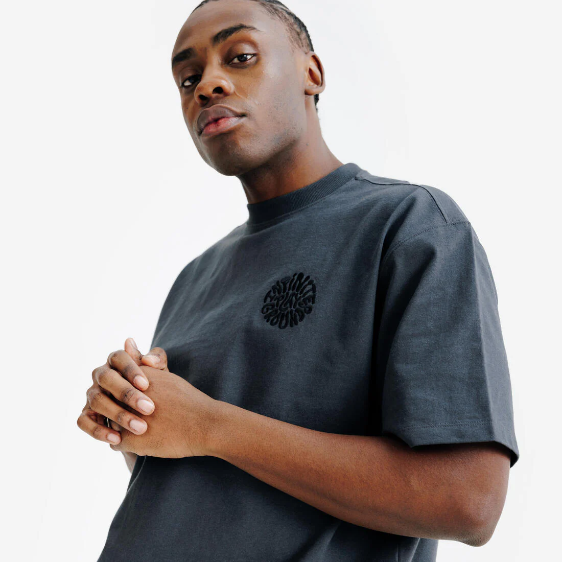 POLERA OVERSIZE SPORTSWEAR UNISEX GRIS OSCURO - Image 2