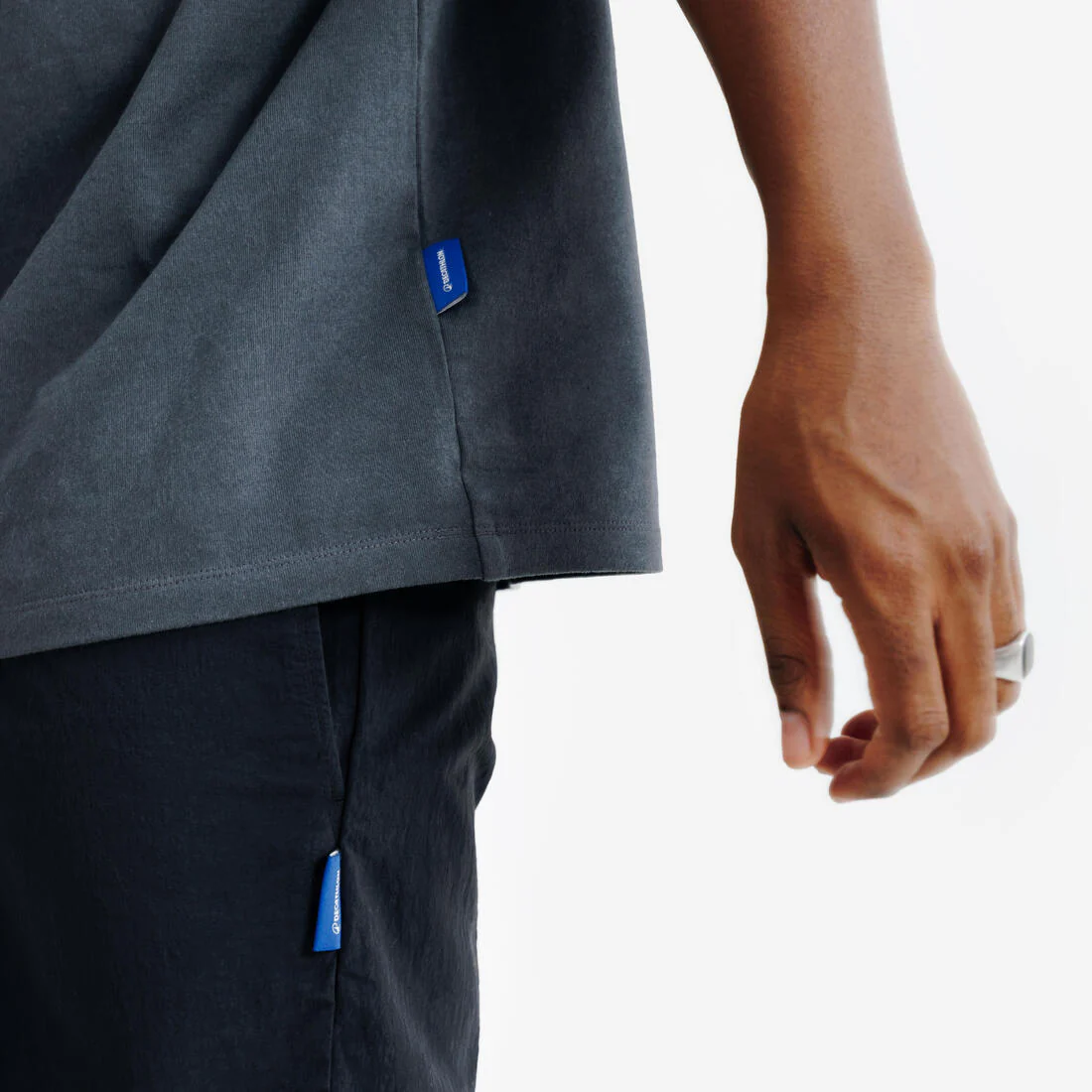 POLERA OVERSIZE SPORTSWEAR UNISEX GRIS OSCURO - Image 6