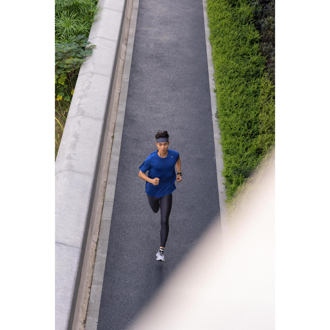T-shirt de running sans coutures homme - kiprun run 500 confort noir - Image 22