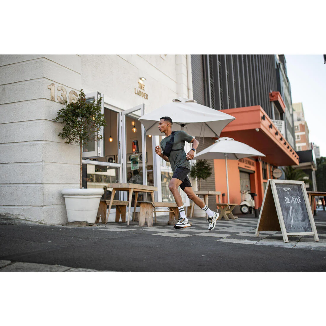 Shorts running transpirable 2 en 1 hombre - Dry 550 negro - Image 12