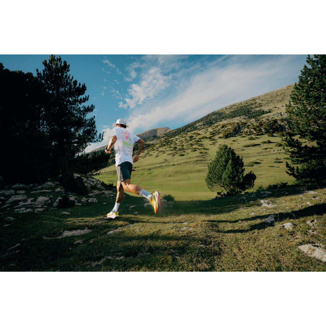 SHORTS TRAIL RUNNING HOMBRE KIPRUN RUN 900 ULTRA GRIS - Image 9